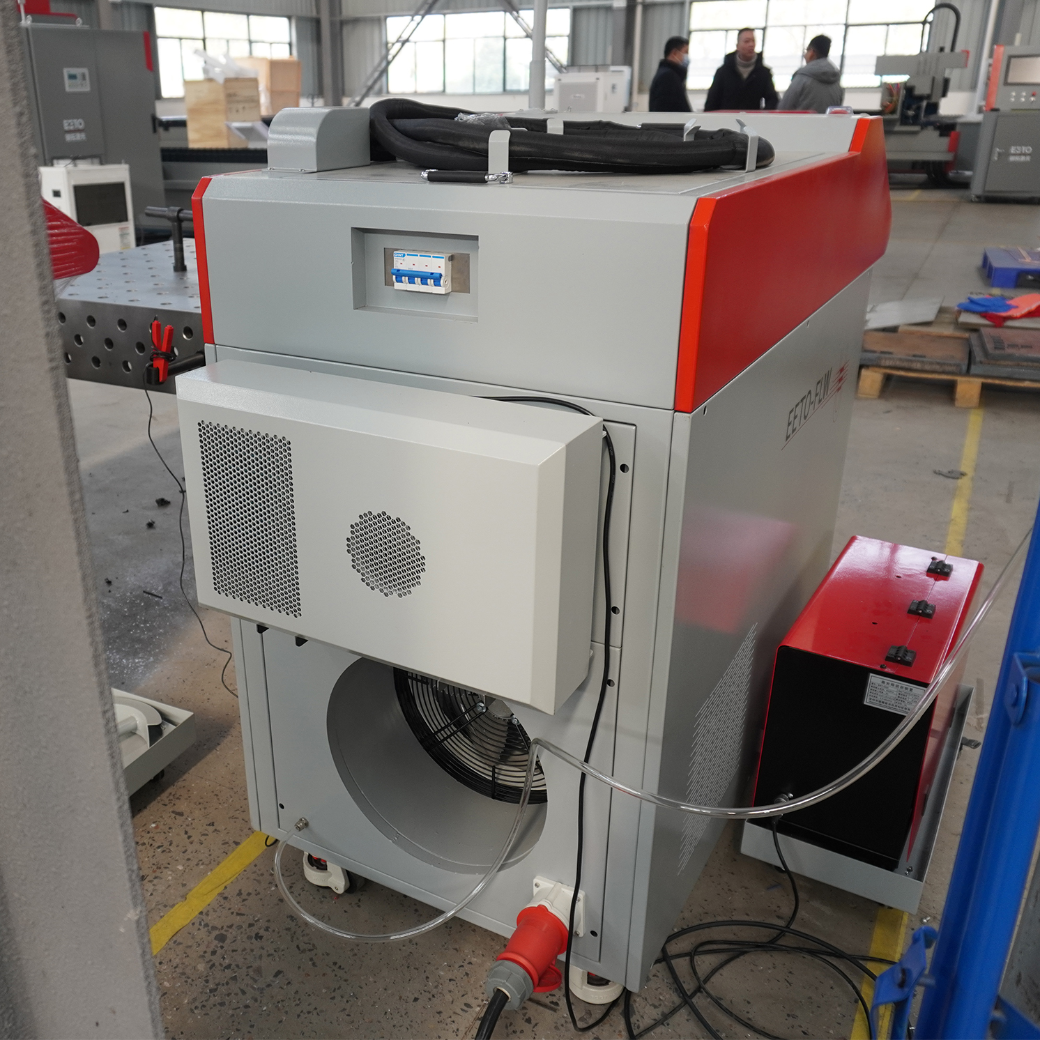 Ruční CNC vláknový laserový svařovací stroj 1000W 1500W 2000W nerezová ocel